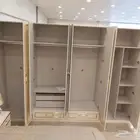 فرفة نوم فخمة كلاسيكيه بوجود اضاءه
