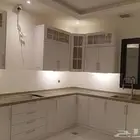 شقه بمدخلين مدخل مستقل حي القيروان دفعه 85 الف