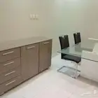 طاولة طعام زجاج فاخرة هوم بوكس وخزانة سفرة