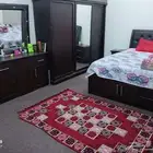 غرفة نوم مع كنب