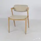 كراسي وطاولات