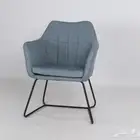 كراسي وطاولات