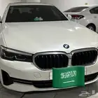 للبيع BMW 520i موديل 2021 لؤلؤي الناغي ممشى 23 000 كم