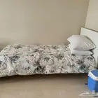 سرير ابيض مفرد من ايكيا للبيع مع مرتبه فقط