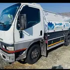 للبيع وايت 5 طن متسوبيشي موديل 2002