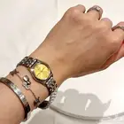 ساعة نسائية اصلية جديدة بعلبتها ب 300 ريال