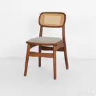 كرسي خشبي أنيق بظهر من الخيزران ومقعد مريح ( بني )