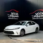 تويوتا كامري E استاندر 2025 لدى شركة الخضر للسيارات