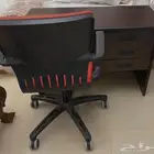 مكتب وكرسي وطاولات