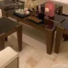 طاولة مع 4 طاولات خدمة