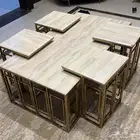 طاولة مع طاولات الخدمه