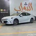 تويوتا كامري E بنزين استاندر 2025 كاش-تقسيط لدى الثواب