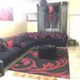 كنب مع ستارة وطاوله طعام وجميع ملحقاتها