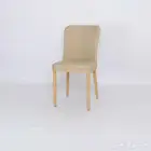كراسي خشبية مبطنة ومريحة