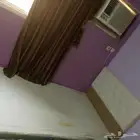 سرير يوجد كسر في الخشب واثنين مراتب بحاله ممتازه