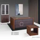 طاولات مكتب بتصميم جديد ومجموعات كاملة متوفرة