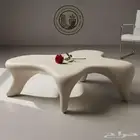 طاولة عصرية بتصميم منحوت مميز