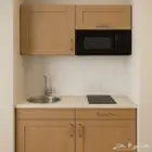 مطبخ صغير متكامل بتشطيب أوروبي وسطح شامل