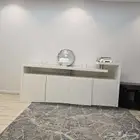 بوفيه فخم طوله مترين تقريبا بارفف للتخزين