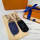 ميدليات لويس فيتون لونين ازرق واسود جميله جميله جميله 