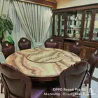 للبيع طاولة مع الكراسي