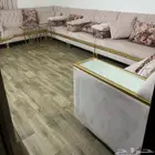 كتب للبيع مع ستائر
