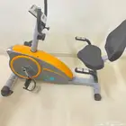 دراجة رياضية مع مسند ظهر وشاشة
