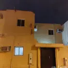 سكن عزاب عباره عن دور علوي 4 غرف وحمامين بيت شعبي حي عتيقه