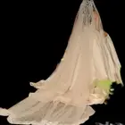 فستان زفاف وبدلة رجالي ماركة مقاس ميديوم ومتفرقات