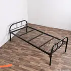 سرير حديد ثقيل بالمرتبة