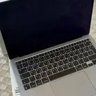لابتوب ماك بوك جديد ماستخدمته   اللي جاد ويبيه يتواصل