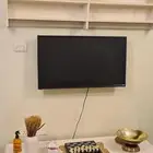 شاشة وكنب وسرير