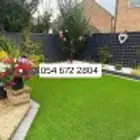 يوجد جميع انواع الاشجار والنباتات يوجد الكثير