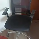 مكتب وكرسي وادراج
