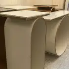 سبع طاولات حديد بحالة جيدة