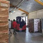 للإيجار مستودع فيه غرفة تبريد صناعية فائقة التجميد (-18