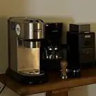 ماكينه ديلونجي مع كامل ملحقاتها ومطحنه ديلونجي