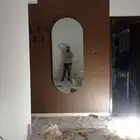 ديكورات شاشه مع رف ومكتبه  مرايه مع تعاليق