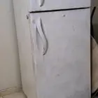 سلام عليكم عندي ثلاث كنبات نضيفه وثلاجه