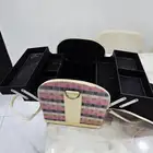 شنط اكسسوارات او ذهب وشنطة مكياج