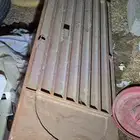 باب حديد نظيف