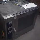 يوجد اغراض كوفي كامل من طاولات كراسي معدات مطبخ وبار