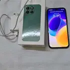 جوال هونر x8b استعمال 3 شهور فقط ونظيف جدا معه علبته وشاحن