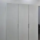 دولاب ثلاث ابواب نظيف على السوم والبيع سمح