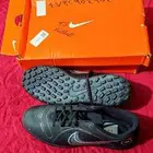 للبيع حذاء كرة قدم نايك اصلي مقاس 43 صنع فيتنام