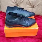 للبيع حذاء كرة قدم نايك اصلي مقاس 43صنع فيتنام