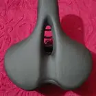 للبيع مقعد سيكل دراجة هوائية مريح و منفاخ هواء كفرات