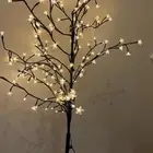 شجرة مضيئة