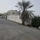 للبيع فيلا ثلاث شوارع في حي السعادة