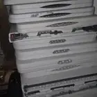 طاولة فايبر وكراسي نضيفة